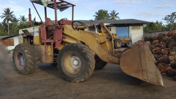 รถตัก KOMATSU  510.    ( มีขาย 2 คัน. )    สนใจติดต่อ  081 - 6079515