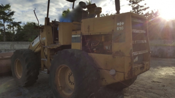 รถตัก KOMATSU  510.    ( มีขาย 2 คัน. )    สนใจติดต่อ  081 - 6079515