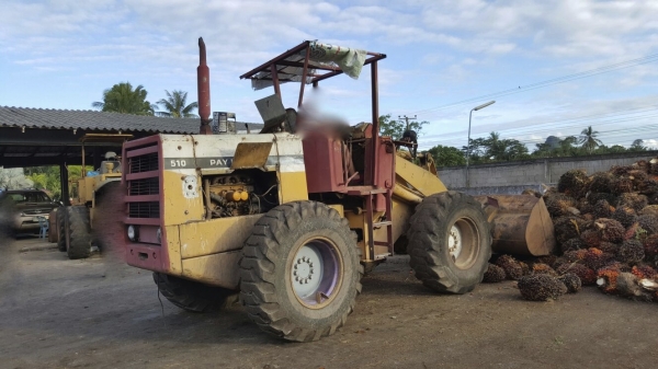 รถตัก KOMATSU  510.    ( มีขาย 2 คัน. )    สนใจติดต่อ  081 - 6079515