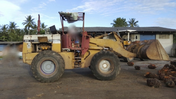 รถตัก KOMATSU  510.    ( มีขาย 2 คัน. )    สนใจติดต่อ  081 - 6079515