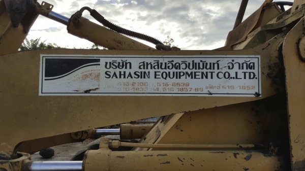 รถตัก KOMATSU  510.    ( มีขาย 2 คัน. )    สนใจติดต่อ  081 - 6079515