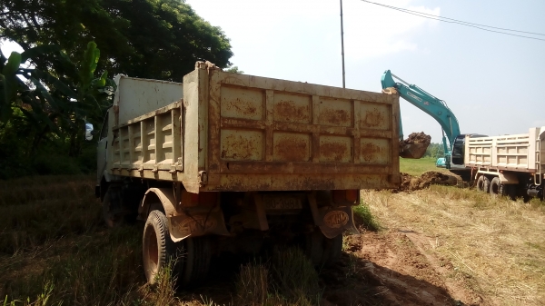 ขายรถ6ล้อดั้มพ์ 5 คิว HINO เครื่อง wo4d