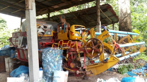 ขายรถเกี่ยวข้าวศักดิ์พัฒนารองกระสอบราคา280000บาทต่อรอง