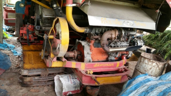 ขายรถเกี่ยวข้าวศักดิ์พัฒนารองกระสอบราคา280000บาทต่อรอง