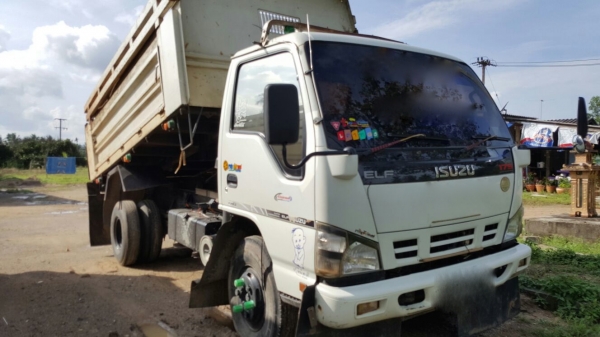รถอีซูซุ 6 ล้อดั้ม NQR 175 แรงม้า. ปี 50     สนใจติดต่อ  081 - 6079515