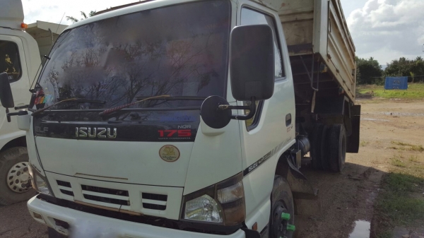 รถอีซูซุ 6 ล้อดั้ม NQR 175 แรงม้า. ปี 50     สนใจติดต่อ  081 - 6079515