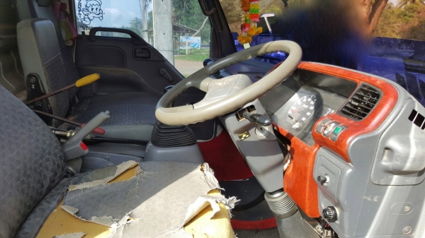 รถอีซูซุ 6 ล้อดั้ม NQR 175 แรงม้า. ปี 50     สนใจติดต่อ  081 - 6079515