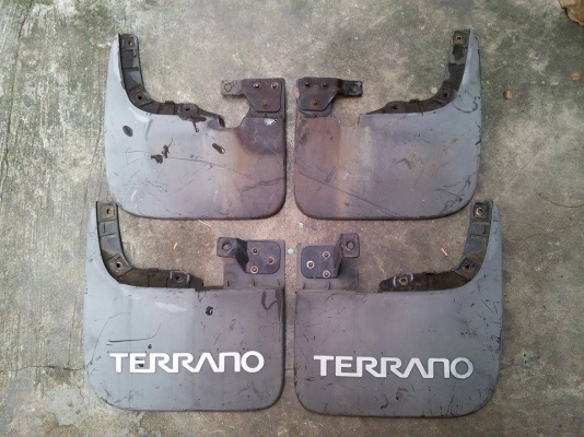 แผ่นยางบังโคลนรุ่นมีโป่งใหญ่ ของ Terrano I