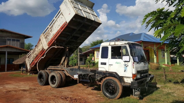 ขายไอ้หลง FN527M-A เครื่อง 6D16 195 แรงม้า คัสซีสวย เกียร์ 6 สปีด มีสโลว์กลาง กระบะไม่ค่อยสวยต้องได้ซ่อม ทะเบียนเต็มพร้อมโอนครับ