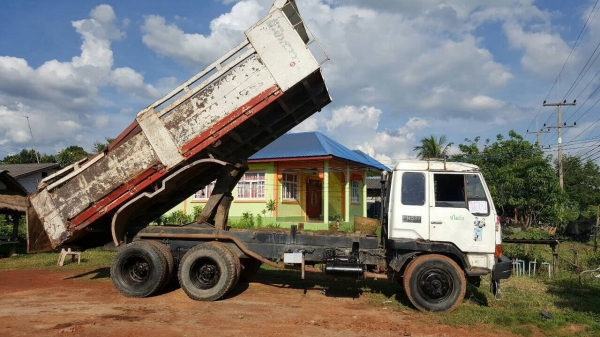 ขายไอ้หลง FN527M-A เครื่อง 6D16 195 แรงม้า คัสซีสวย เกียร์ 6 สปีด มีสโลว์กลาง กระบะไม่ค่อยสวยต้องได้ซ่อม ทะเบียนเต็มพร้อมโอนครับ ขายไอ้หลง FN527M-A เครื่อง 6D16 195 แรงม้า คัสซีสวย เกียร์ 6 สปีด มีสโลว์กลาง กระบะไม่ค่อยสวยต้องได้ซ่อม ทะเบียนเต็มพร้อมโอนครับ