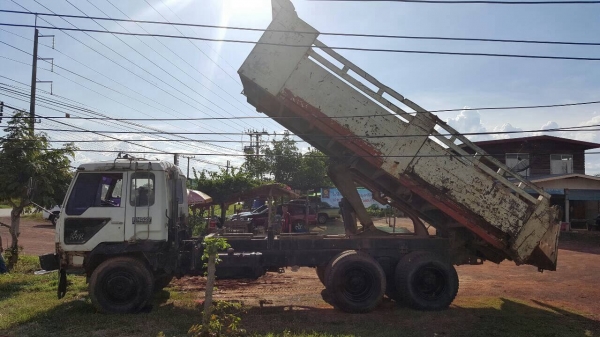 ขายไอ้หลง FN527M-A เครื่อง 6D16 195 แรงม้า คัสซีสวย เกียร์ 6 สปีด มีสโลว์กลาง กระบะไม่ค่อยสวยต้องได้ซ่อม ทะเบียนเต็มพร้อมโอนครับ ขายไอ้หลง FN527M-A เครื่อง 6D16 195 แรงม้า คัสซีสวย เกียร์ 6 สปีด มีสโลว์กลาง กระบะไม่ค่อยสวยต้องได้ซ่อม ทะเบียนเต็มพร้อมโอนครับ