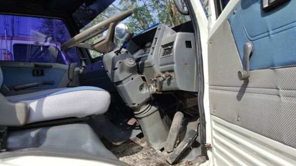 รถฮีโน่ 6 ล้อ FC2W  เปลื่ยนเครื่อง  175 แรงม้า. ปี 37   สนใจติดต่อ  081 - 6079515