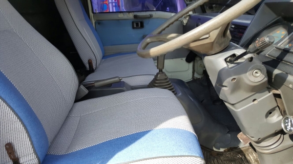 รถฮีโน่ 6 ล้อ FC2W  เปลื่ยนเครื่อง  175 แรงม้า. ปี 37   สนใจติดต่อ  081 - 6079515