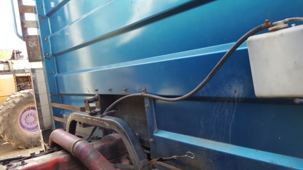 รถฮีโน่ 6 ล้อ FC2W  เปลื่ยนเครื่อง  175 แรงม้า. ปี 37   สนใจติดต่อ  081 - 6079515