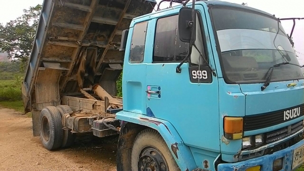 ขายรถบรรทุก 6 ล้อดัมพ์ใหญ่ ISUZU FSR 145 แรงม้า ยาง 900 ราคา 450000