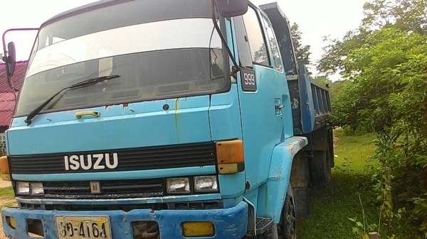 ขายรถบรรทุก 6 ล้อดัมพ์ใหญ่ ISUZU FSR 145 แรงม้า ยาง 900 ราคา 450000