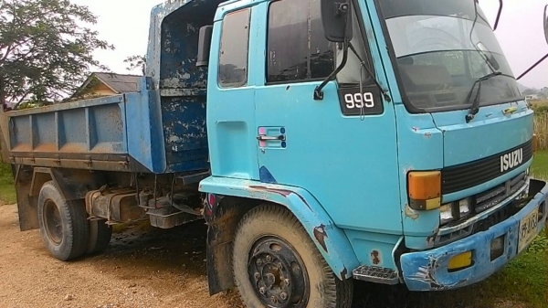 ขายรถบรรทุก 6 ล้อดัมพ์ใหญ่ ISUZU FSR 145 แรงม้า ยาง 900 ราคา 450000