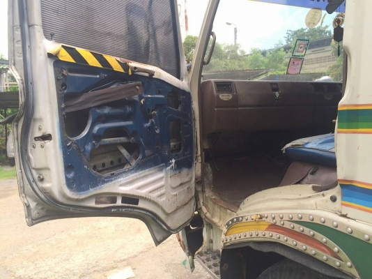 หกล้อ ฮีโน่ KM 779 WO4D-117 พ.เพาเวอร์ ยาง8.25 กะบะไม้ช่วงยาว 5.50ม สภาพดีพร้อมใช้ ทะเบียนพร้อมโอน