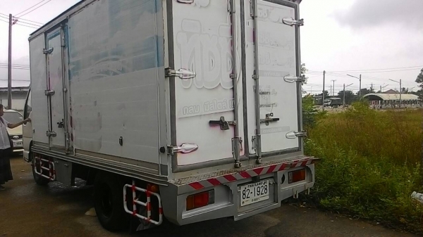 ขายรถบรรทุก 6 ล้อตู้แห้ง ISUZU NKR 89 แรงม้าปี 2550 ราคา 450000