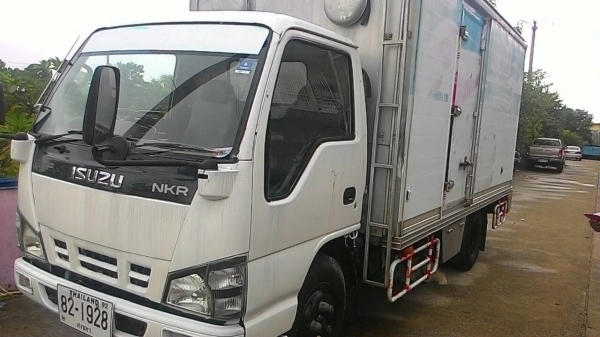 ขายรถบรรทุก 6 ล้อตู้แห้ง ISUZU NKR 89 แรงม้าปี 2550 ราคา 450000