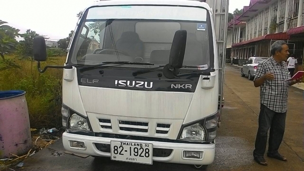 ขายรถบรรทุก 6 ล้อตู้แห้ง ISUZU NKR 89 แรงม้าปี 2550 ราคา 450000