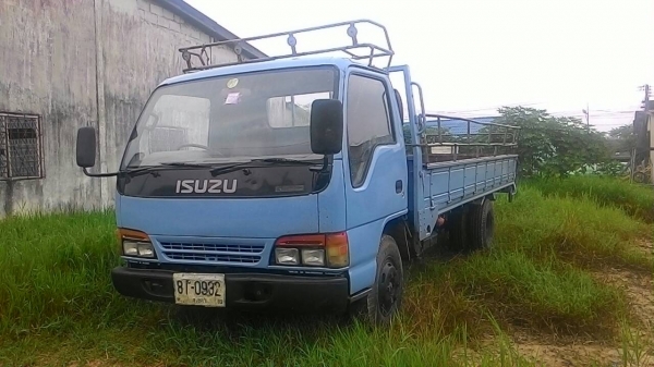 ขายรถบรรทุก 6 ล้อกระบะคาร์โก้ ISUZU NPR 120 แรงม้า กระบะยาว 5 เมตร ราคา 380000