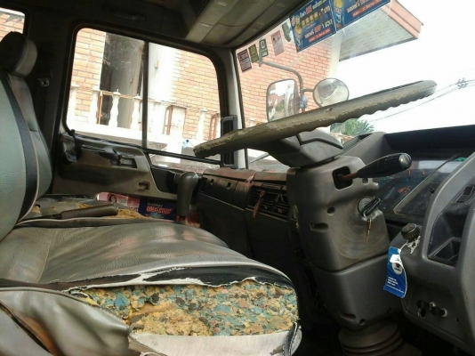 หกล้อ ฮีโน่ FF3HJLA 195 ปี39 ตู้แห้งช่วงยาว5.50ม สภาพดีสวยบางเดิมพร้อมใช้ ทะเบียนพร้อมโอน