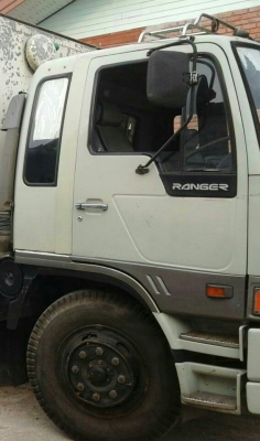 หกล้อ ฮีโน่ FF3HJLA 195 ปี39 ตู้แห้งช่วงยาว5.50ม สภาพดีสวยบางเดิมพร้อมใช้ ทะเบียนพร้อมโอน