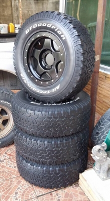 ล้อหล่อมาแล้วครับ ล้อลาย bradley beadlock 16x8 ออฟ 0 สีดำ พร้อมยาง bf 265/70/16 ปี 11 ลองดูก่อนครับ