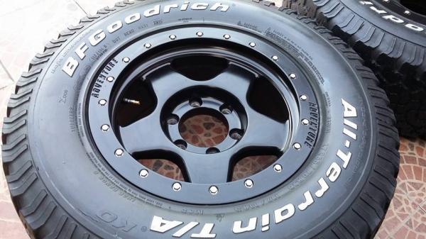 ล้อหล่อมาแล้วครับ ล้อลาย bradley beadlock 16x8 ออฟ 0 สีดำ พร้อมยาง bf 265/70/16 ปี 11 ลองดูก่อนครับ