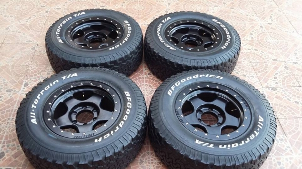 ล้อหล่อมาแล้วครับ ล้อลาย bradley beadlock 16x8 ออฟ 0 สีดำ พร้อมยาง bf 265/70/16 ปี 11 ลองดูก่อนครับ