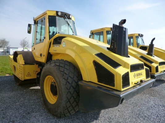 BOMAG BW219DH-4i ปี2013 684ชม. Made in เยอรมัน 19-20ตัน ครับ BOMAG BW219DH-4i ปี2013 684ชม. Made in เยอรมัน 19-20ตัน ครับ