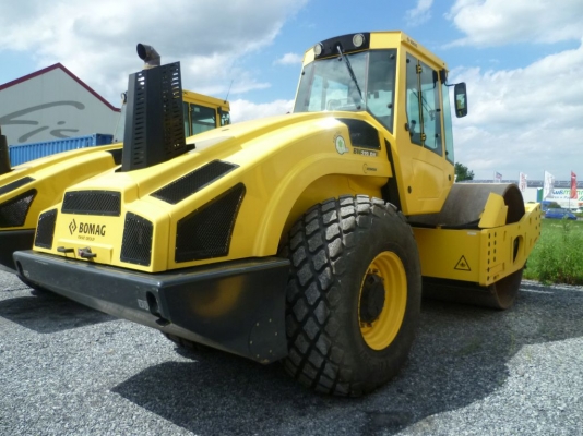 BOMAG BW219DH-4i ปี2013 684ชม. Made in เยอรมัน 19-20ตัน ครับ BOMAG BW219DH-4i ปี2013 684ชม. Made in เยอรมัน 19-20ตัน ครับ