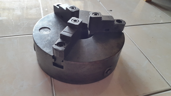 3 จับ แท่นกลึง 10 นิ้ว ฟันกลับได้ พร้อมหน้าแปลน สภาพสวยๆๆ 6,000