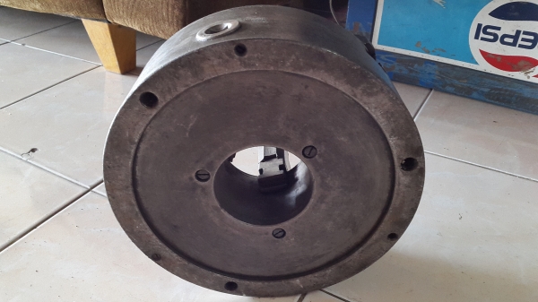 3 จับ แท่นกลึง 10 นิ้ว ฟันกลับได้ พร้อมหน้าแปลน สภาพสวยๆๆ 6,000