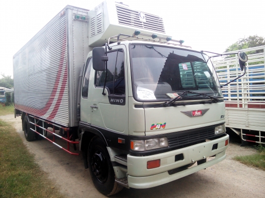 6 ล้อใหญ่  *ตู้เย็น-สแตนเลส*  HINO *สิงห์ไฮเทค* FF3H 195 แรงม้า  *ยาว 7.20 ม.*  รถสวยจริง * รถห้างแท้ * มีเล่มพร้อม *