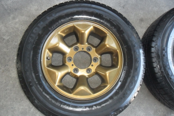 ล้อแม็ก 15นิ้ว 6รู พร้อมยาง สวยๆ 4 ล้อ ราคา 5900 บาท