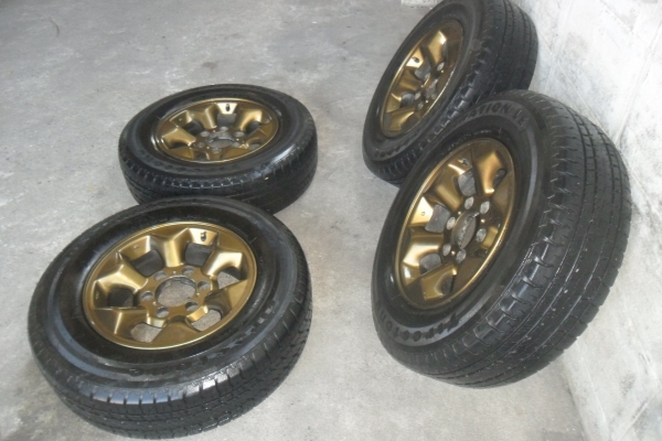 ล้อแม็ก 15นิ้ว 6รู พร้อมยาง สวยๆ 4 ล้อ ราคา 5900 บาท ล้อแม็ก 15นิ้ว 6รู พร้อมยาง สวยๆ 4 ล้อ ราคา 5900 บาท