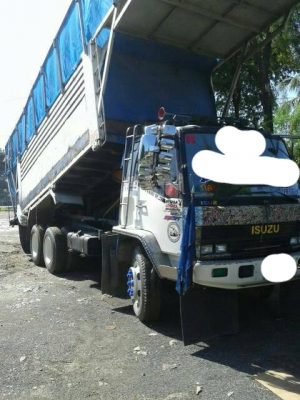 รถบรรทุก 10 ล้อ 1 เพลาISUZU เครื่อง 175  แรง เบรคทิฟฟี่ พวงมาลัยเพาเวอร์ ช่วงล่างใหญ่ พร้อมเครื่องเสียงชุดใหญ่ ราคา 550,000 บ.รถอยู่สระบุรี