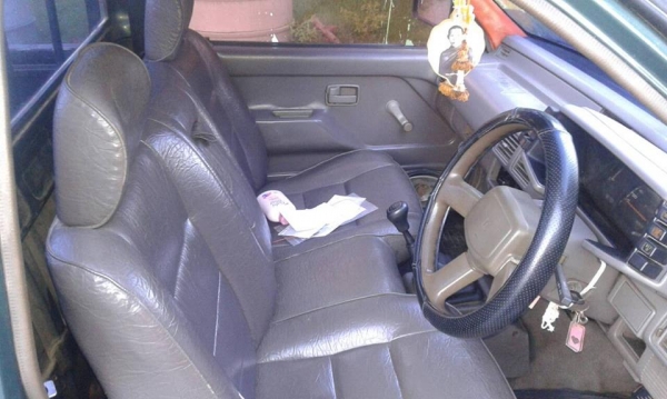 ขาย ISUZU  SPARK EX   ปี 1992  เครื่องดี เเชสซี  ช่วงล่างดี  สีได้  ไม่ผุ ยางยังดี ภายในไม่โทรม  พร้อมใช้ ภาษีไม่ขาด  เล่มพร้อม  087-6835269