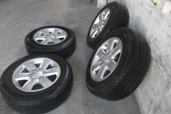 ล้อแม็ก 16นิ้ว 6รู อีซุสุ พร้อมยาง สวยๆ 4 ล้อ ราคา 7900 บาท