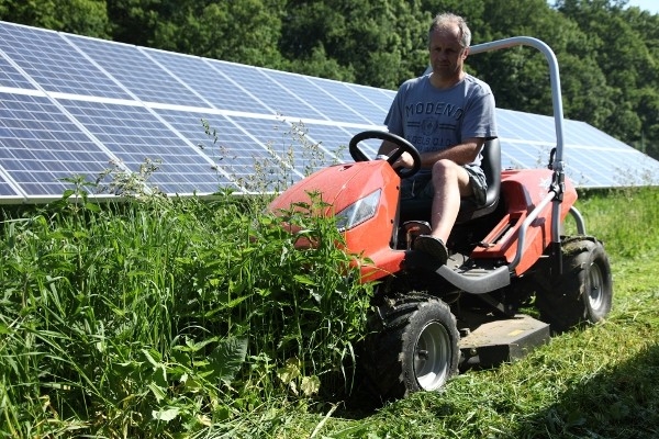 รถตัดหญ้านั่งขับ ยี่ห้อ Crossjet 4x4 เครื่องยนต์ขนาด 23 แรงม้า รถตัดหญ้านั่งขับ ยี่ห้อ Crossjet 4x4 เครื่องยนต์ขนาด 23 แรงม้า