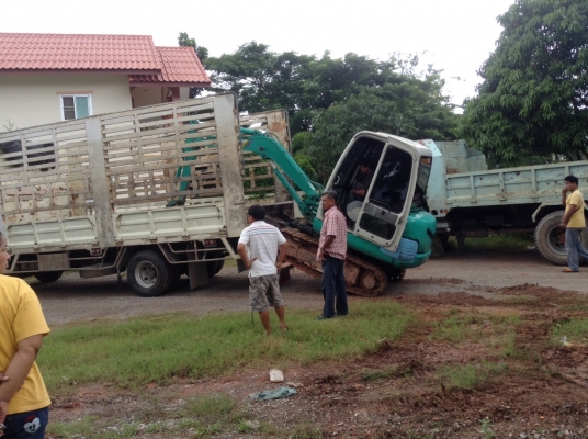 ขายรถแบคโฮ KOMATSU PC30-7E มีแอร์พร้อม เครื่องเสียง ราคา 330000