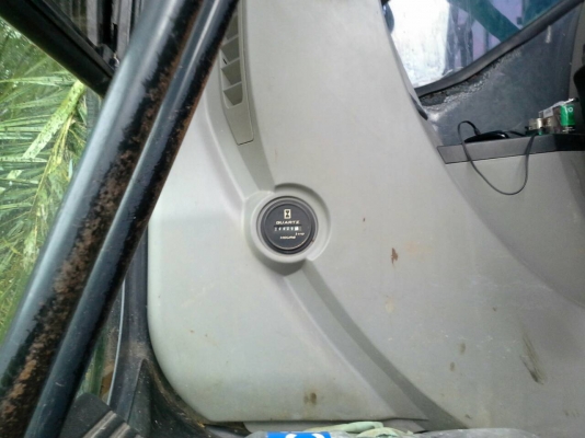 ขายรถแบคโฮ KOBELCO SK200-8 YN12 super X 10625 ขม.เอกสารอินวอย ราคา 2000000