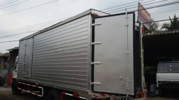 ตู้แห้ง 3 บาน มิเนียมทั้งลูก 7.20 เมตร ช่วงคัสซี 85 สภาพ 80 ขายด่วน