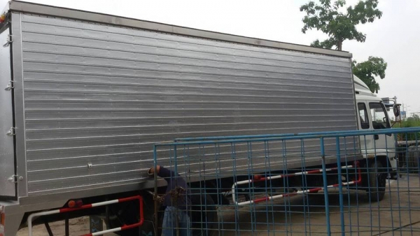 ตู้แห้ง 3 บาน มิเนียมทั้งลูก 7.20 เมตร ช่วงคัสซี 85 สภาพ 80 ขายด่วน