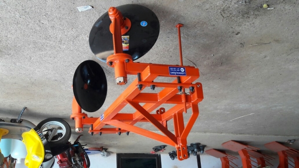 ขายผานยกร่องรถไถเล็กใสกับรถไถตั่งแต่14แรงถึง28แรงครับ