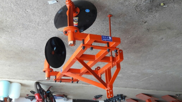 ขายผานยกร่องรถไถเล็กใสกับรถไถตั่งแต่14แรงถึง28แรงครับ