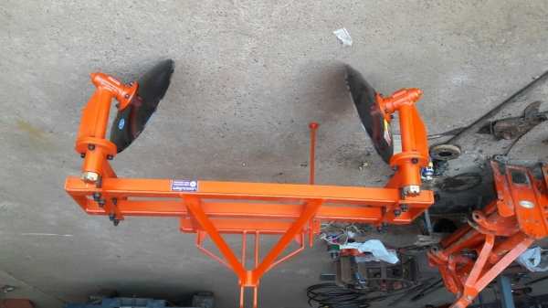 ขายผานยกร่องรถไถเล็กใสกับรถไถตั่งแต่14แรงถึง28แรงครับ