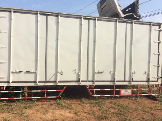 .ตู้เหล็ก 10บาน ไม่มีเสากลาง ยาว 6 ม. กว้าง 2.4 ม. สภายใหม่กิ๊กๆ ขาย 105,000บาท ศุภากร 081-1903107 , 081-4252943